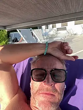 Axl hot online show from 04-09-26, 04:01