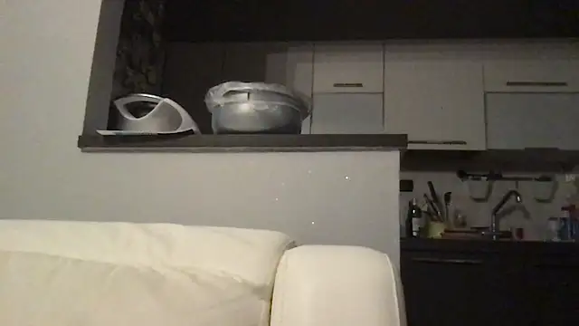 Axl hot online show from 04-11-26, 08:57