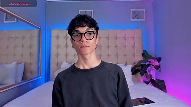 Snapshot of Phillicious__ chatting on 09-22-25, 09:28 Phillicious online show from 09-22-25, 09:28