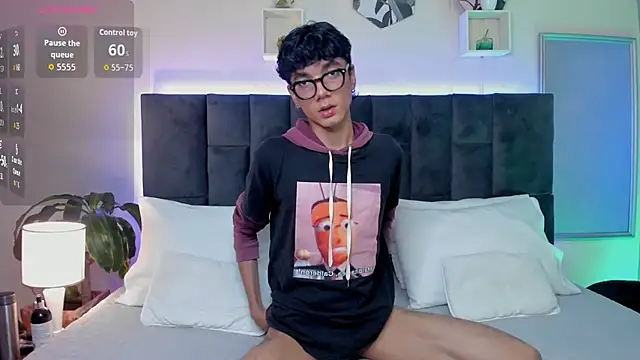 Snapshot of Phillicious__ chatting on 10-03-25, 09:12 Phillicious online show from 10-03-25, 09:12