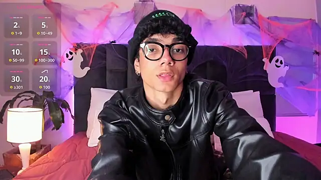 Snapshot of Phillicious__ chatting on 10-17-25, 12:14 Phillicious online show from 10-17-25, 12:14