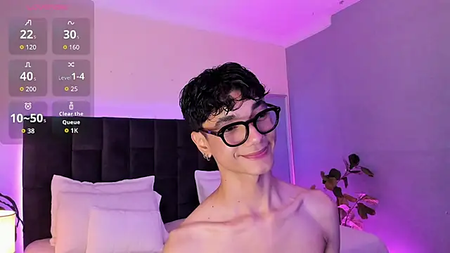 Snapshot of Phillicious__ chatting on 11-05-25, 10:54 Phillicious online show from 11-05-25, 10:54