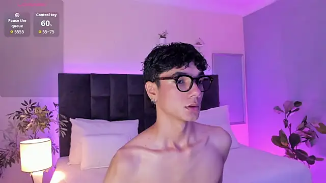 Snapshot of Phillicious__ chatting on 11-16-25, 09:53 Phillicious online show from 11-16-25, 09:53