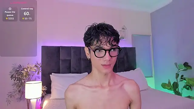 Snapshot of Phillicious__ chatting on 12-14-25, 12:16 Phillicious online show from 12-14-25, 12:16