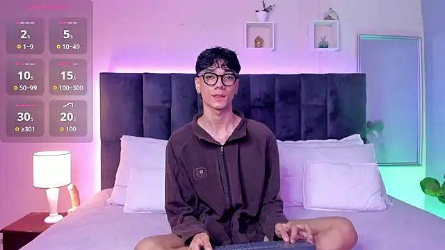 Snapshot of Phillicious__ chatting on 01-06-26, 10:01 Phillicious online show from 01-06-26, 10:01