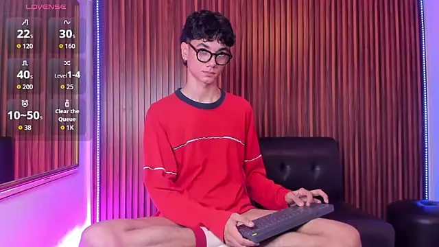 Snapshot of Phillicious__ chatting on 01-12-26, 11:43 Phillicious online show from 01-12-26, 11:43