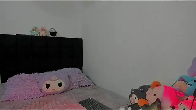 Snapshot of Tanit_Mora chatting on 09-17-25, 04:58 Tanit Mora online show from 09-17-25, 04:58