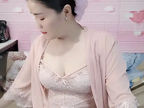 Snapshot of Miu_9117 chatting on 09-13-25, 03:56 Miu 9117 online show from 09-13-25, 03:56