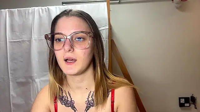 SuzyMiu online show from 11-11-25, 10:26