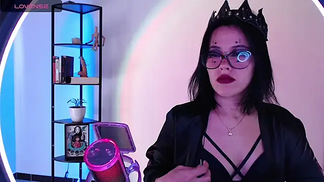 girldom online show from 10-14-25, 04:30