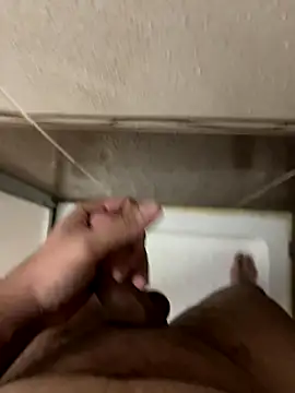 Erenn9972 online show from 10-05-25, 05:22