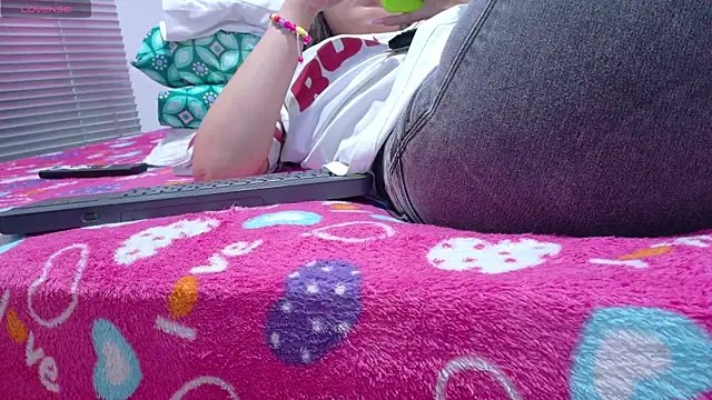 Alhara Luna online show from 04-14-26, 01:00