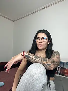 MiaKiittyy online show from 01-05-26, 05:27