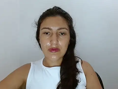 Snapshot of SarahFriendly chatting on 05-25-26, 06:25 SarahFriendly online show from 05-25-26, 06:25