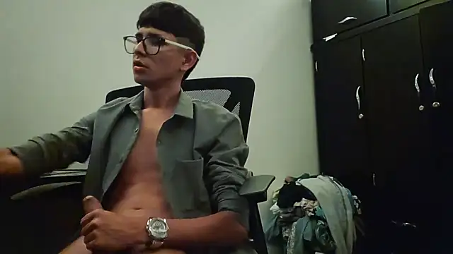 Snapshot of ElverCol chatting on 02-10-26, 02:59 ElverCol online show from 02-10-26, 02:59