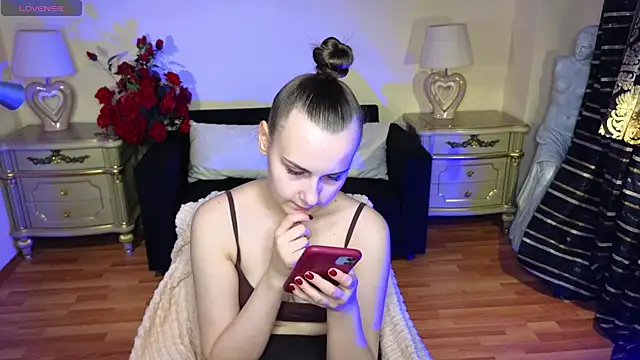 Kelly Cartier online show from 10-04-25, 11:52