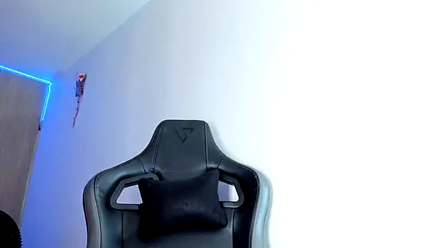 Snapshot of Latin_goddsexxx chatting on 10-25-25, 05:59 Latin goddsexxx online show from 10-25-25, 05:59