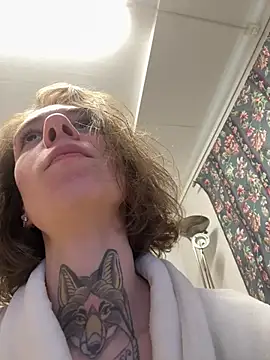 Snapshot of HoneySquirrel chatting on 02-10-26, 12:31 HoneySquirrel online show from 02-10-26, 12:31