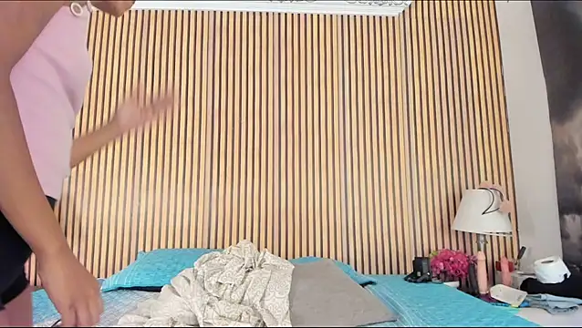 keeyla stone online show from 10-28-25, 09:17