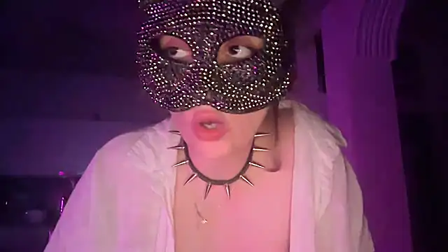 Snapshot of Lunahadidd chatting on 03-05-26, 01:01 Lunahadidd online show from 03-05-26, 01:01