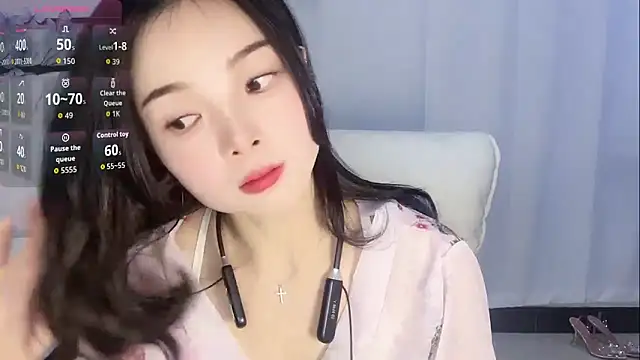 Snapshot of Tangbao-Baby chatting on 12-21-25, 12:01 Tangbao-Baby online show from 12-21-25, 12:01