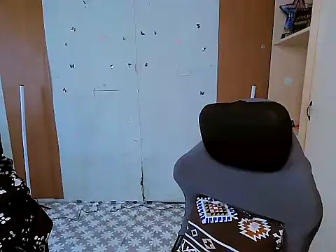 YourNikkieXxx online show from 04-15-26, 01:23