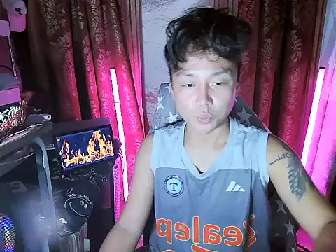 Snapshot of YourNikkieXxx chatting on 06-04-26, 07:25 YourNikkieXxx online show from 06-04-26, 07:25