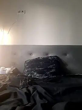 DragonFoxie online show from 09-12-25, 03:23