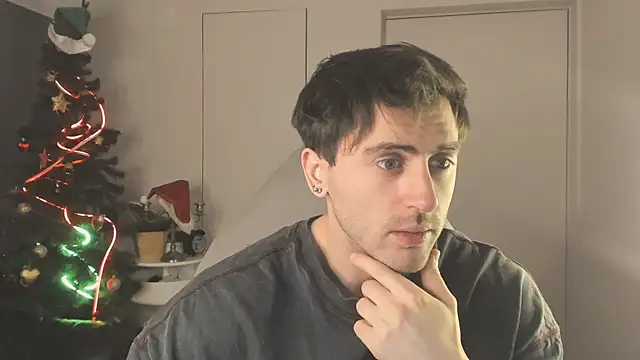 Snapshot of Oscar_Miller_ chatting on 12-19-25, 09:22 Oscar Miller online show from 12-19-25, 09:22