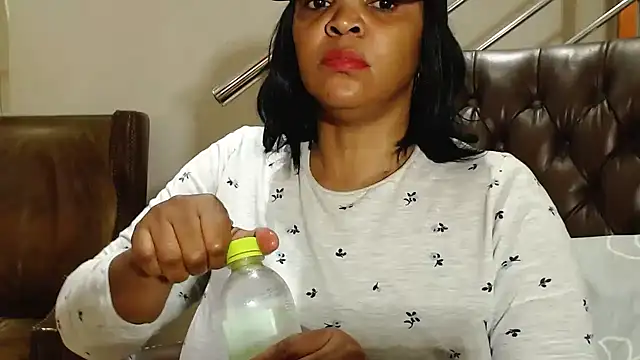 Snapshot of CandyCurvyyxx chatting on 11-12-25, 06:19 CandyCurvyyxx online show from 11-12-25, 06:19