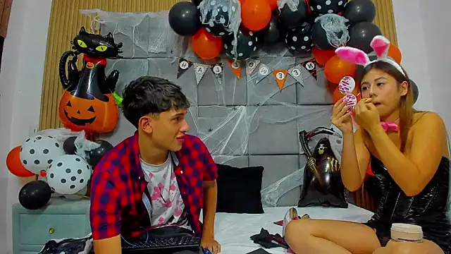 ChanellandMax online show from 10-31-25, 02:29