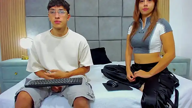 ChanellandMax online show from 11-05-25, 01:11