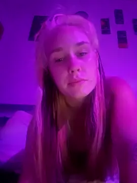 Snapshot of ft1glo chatting on 09-25-25, 01:20 ft1glo online show from 09-25-25, 01:20