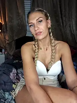 Snapshot of Melody1600 chatting on 09-29-25, 09:41 Melody1600 online show from 09-29-25, 09:41