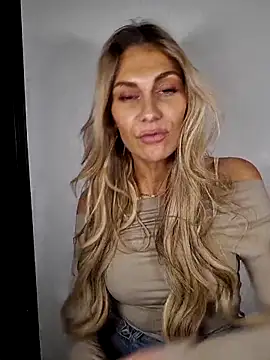 Snapshot of Melody1600 chatting on 11-16-25, 01:00 Melody1600 online show from 11-16-25, 01:00