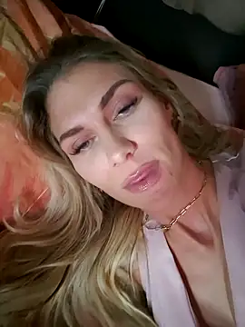 Snapshot of Melody1600 chatting on 11-24-25, 09:03 Melody1600 online show from 11-24-25, 09:03