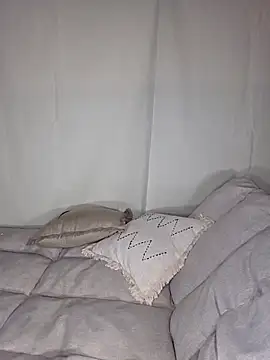 Snapshot of Melody1600 chatting on 12-17-25, 08:37 Melody1600 online show from 12-17-25, 08:37