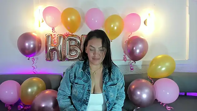 Snapshot of Scarlett_Bj chatting on 11-17-25, 01:39 Scarlett Bj online show from 11-17-25, 01:39