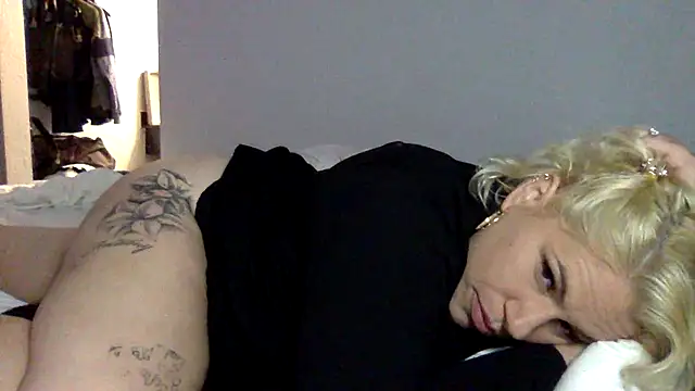 Snapshot of toomuchofafreak chatting on 09-08-25, 06:18 toomuchofafreak online show from 09-08-25, 06:18