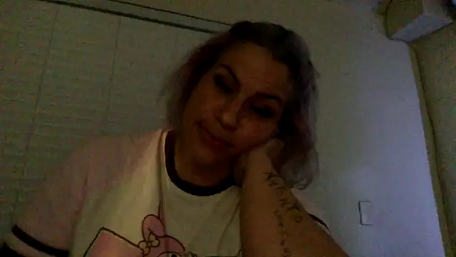 Snapshot of toomuchofafreak chatting on 10-29-25, 07:32 toomuchofafreak online show from 10-29-25, 07:32