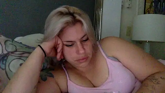 Snapshot of toomuchofafreak chatting on 01-09-26, 05:48 toomuchofafreak online show from 01-09-26, 05:48