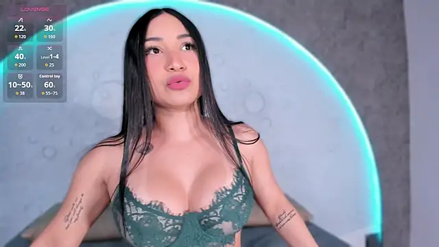 Snapshot of ReinaChloe chatting on 09-30-25, 04:56 ReinaChloe online show from 09-30-25, 04:56