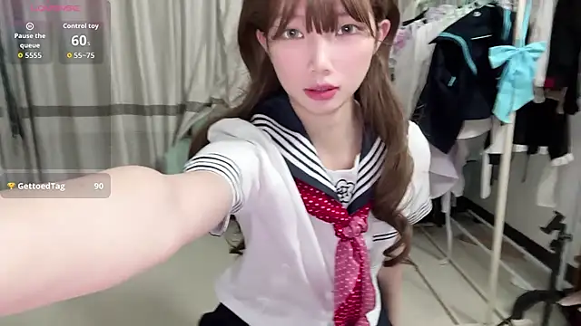 Snapshot of Yiyi-707 chatting on 10-14-25, 11:44 Yiyi-707 online show from 10-14-25, 11:44