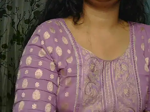 Snapshot of Jennifer_1999 chatting on 05-03-26, 05:57 Jennifer 1999 online show from 05-03-26, 05:57