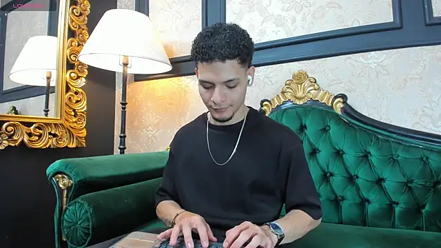 Snapshot of AlessandroKiing chatting on 04-06-26, 02:18 AlessandroKiing online show from 04-06-26, 02:18
