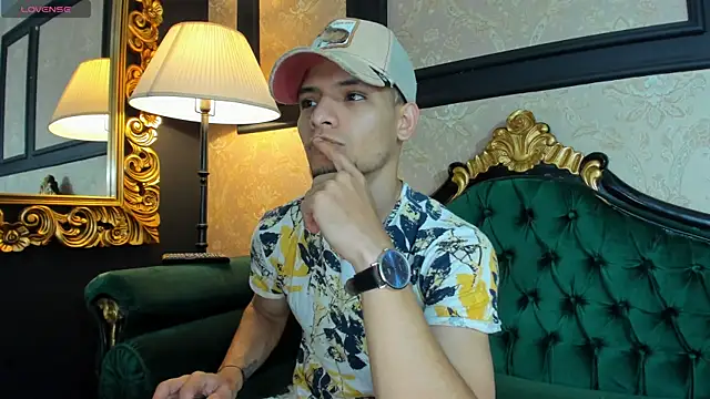 Snapshot of AlessandroKiing chatting on 04-11-26, 07:07 AlessandroKiing online show from 04-11-26, 07:07