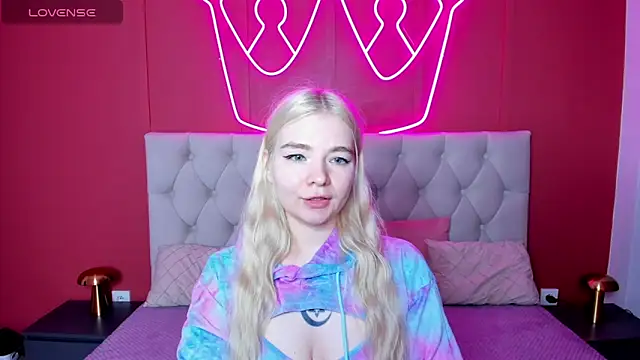 Snapshot of RuthBryant chatting on 09-16-25, 01:39 RuthBryant online show from 09-16-25, 01:39