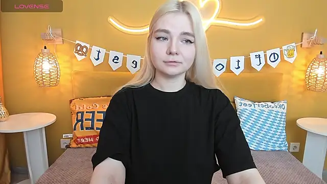 Snapshot of RuthBryant chatting on 09-26-25, 01:31 RuthBryant online show from 09-26-25, 01:31