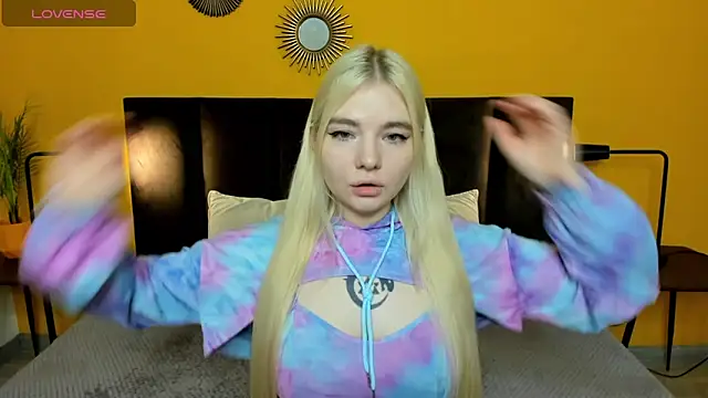 Snapshot of RuthBryant chatting on 10-07-25, 01:03 RuthBryant online show from 10-07-25, 01:03