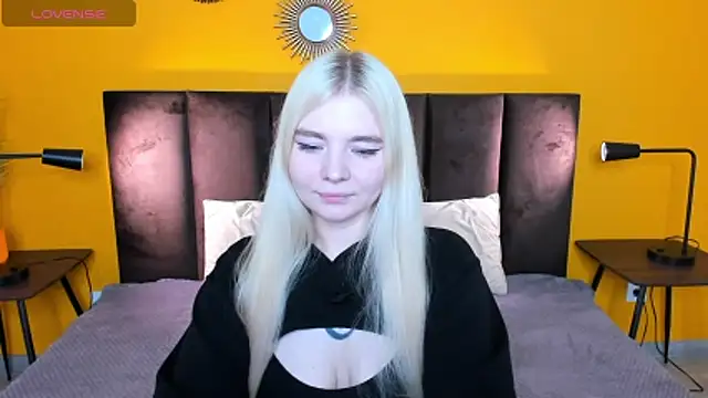 Snapshot of RuthBryant chatting on 10-14-25, 08:15 RuthBryant online show from 10-14-25, 08:15